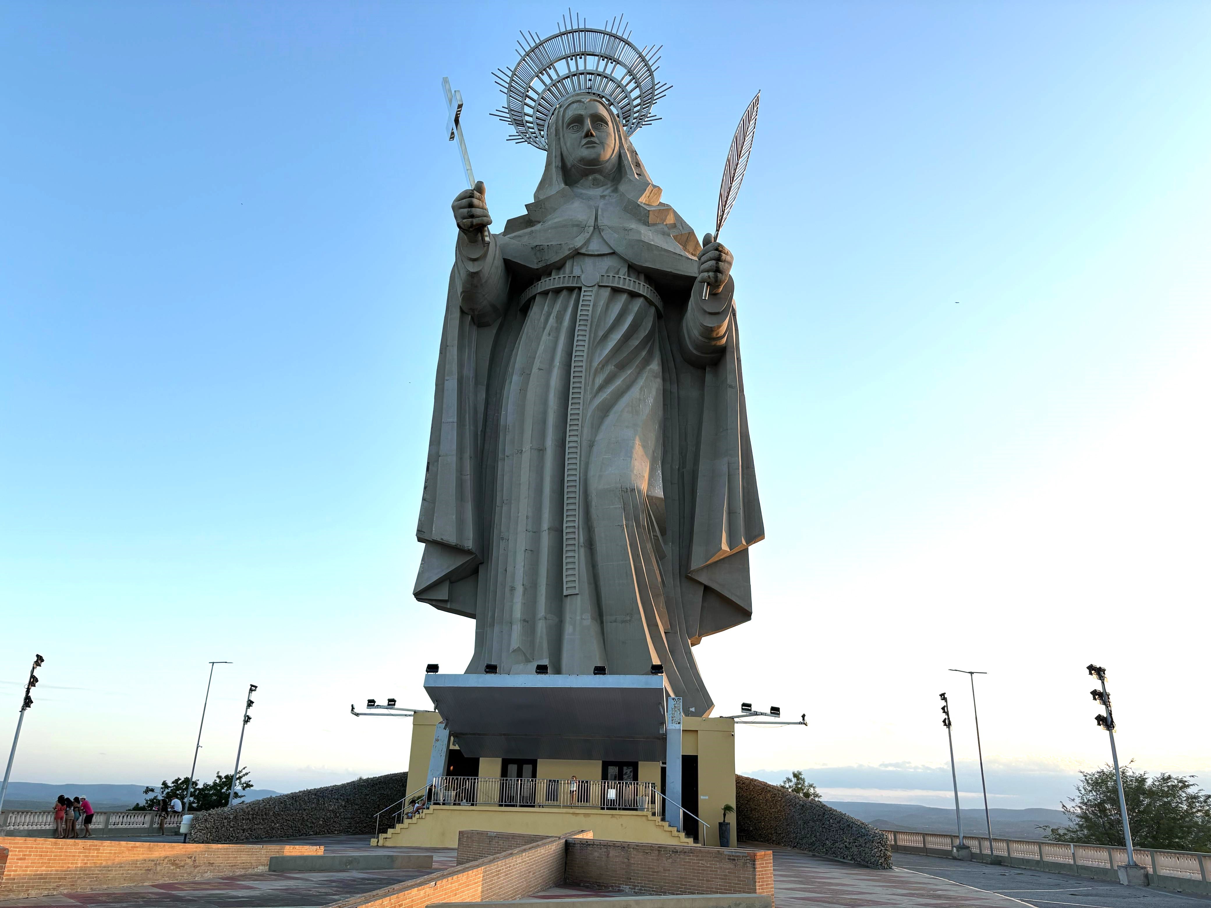 Dia de Santa Rita de Cássia: cidade no RN abriga maior estátua católica do mundo