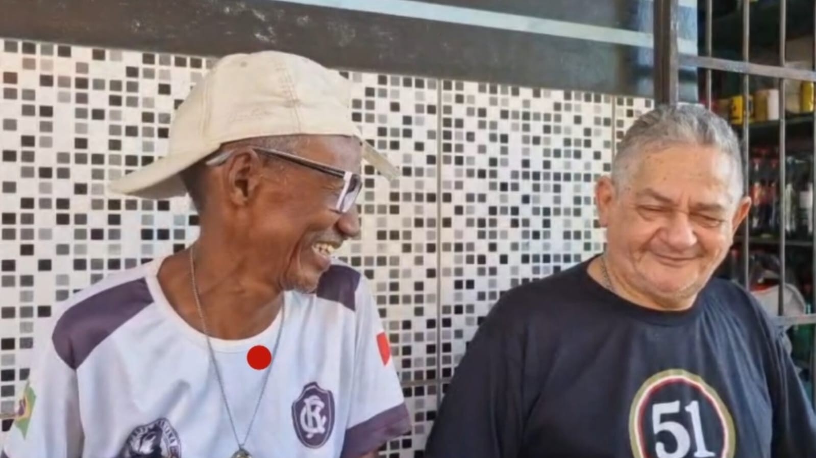 Amizade de longa data: Conheça a história de amizade que começou no bar e se estendeu para a vida