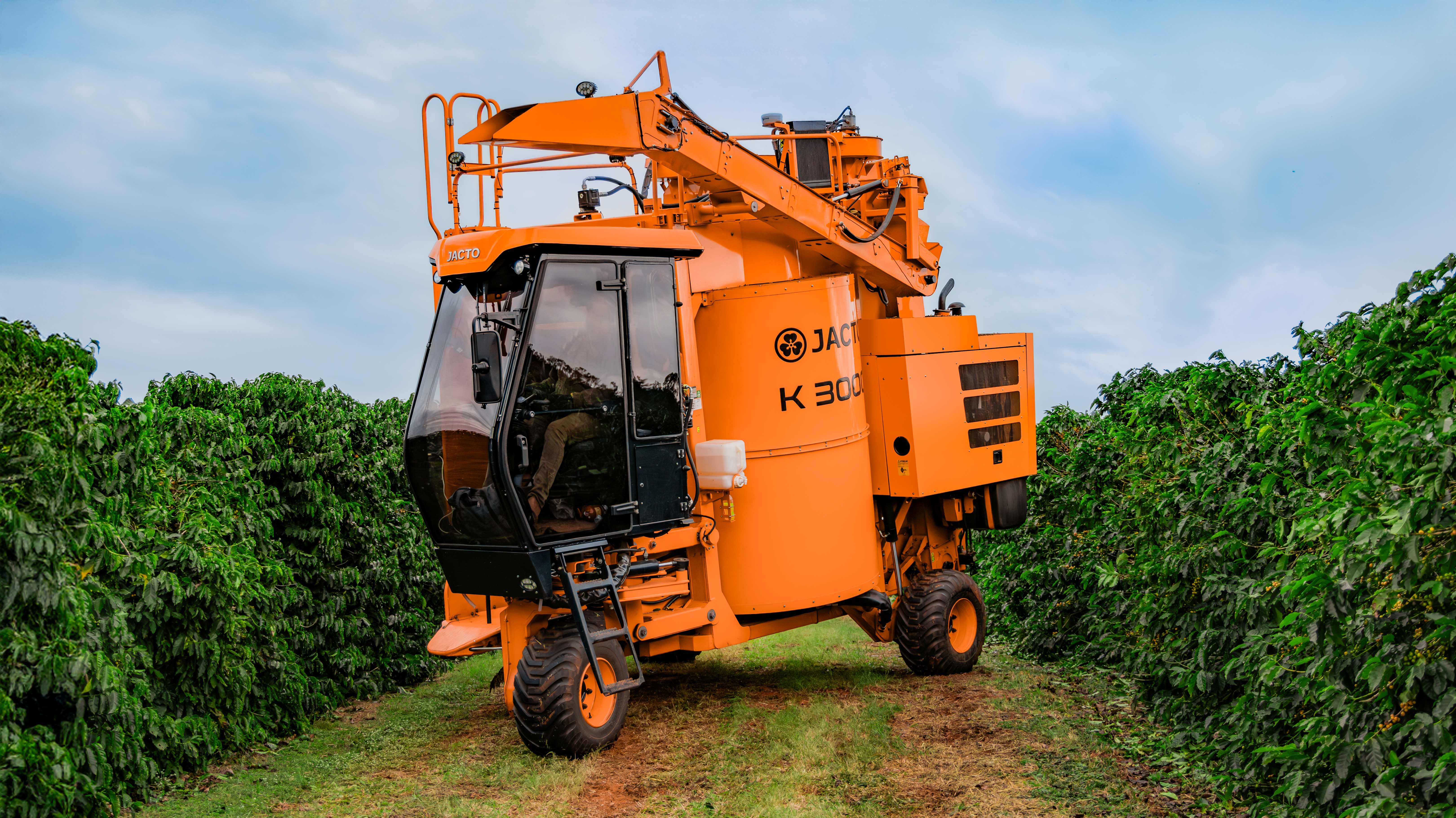 Alta do café reforça liderança da Jacto em colhedoras