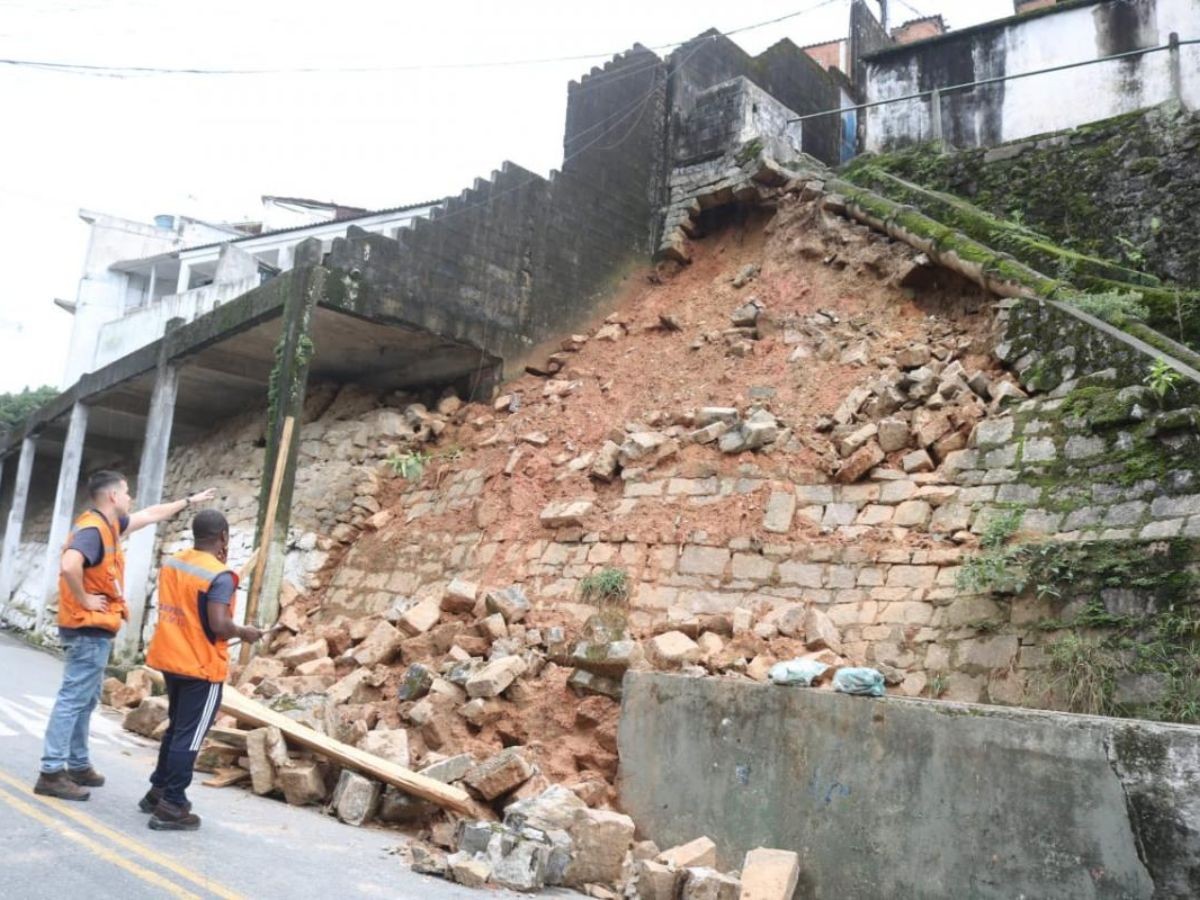 Defesa Civil coloca quatro cidades da Baixada Santista em estado de atenção para risco de deslizamentos 