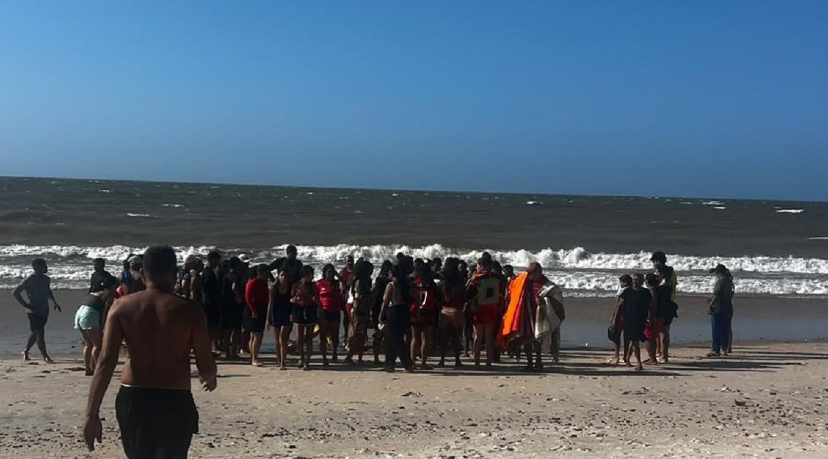 Quatro crianças são resgatadas após se afogarem em praia de Mosqueiro, em Belém