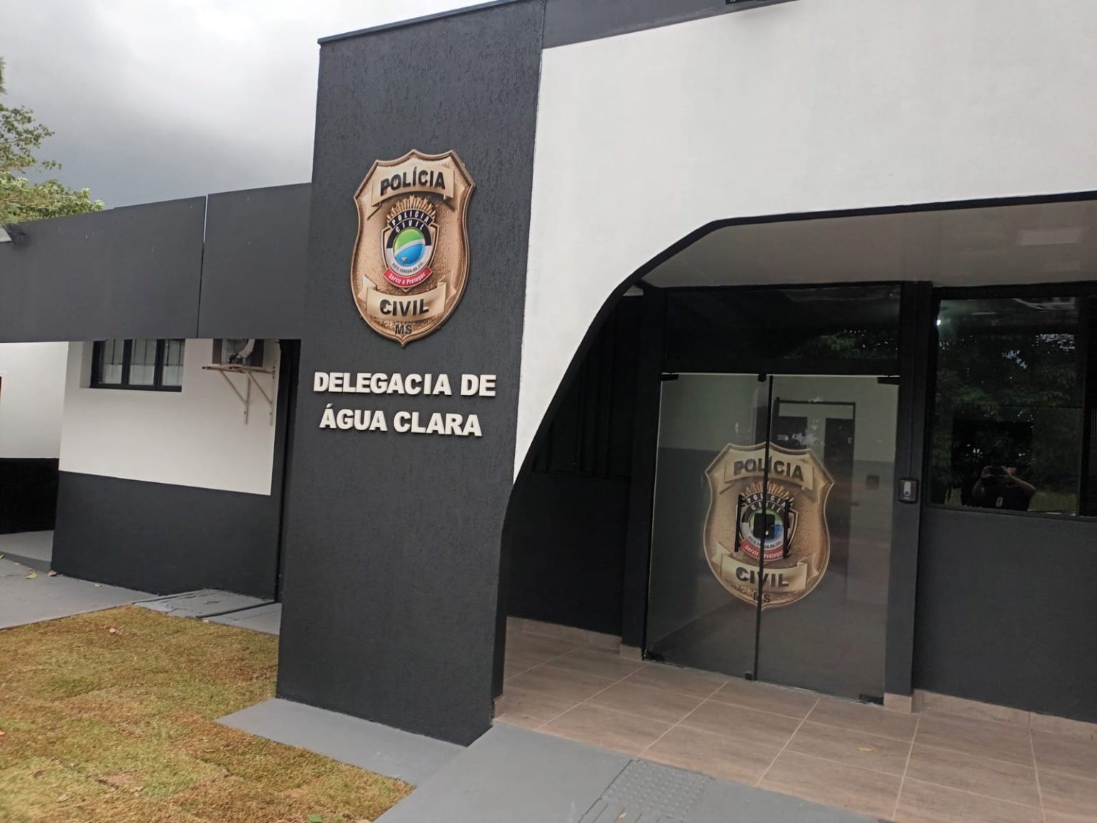 Taxista é preso em flagrante após estuprar passageira em cidade MS; carro era emprestado de amigo