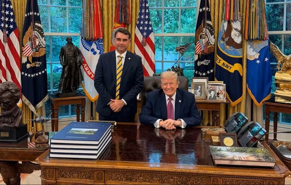 Foto de Flávio sentado com Trump na Casa Branca foi criada com IA — Foto: Reprodução