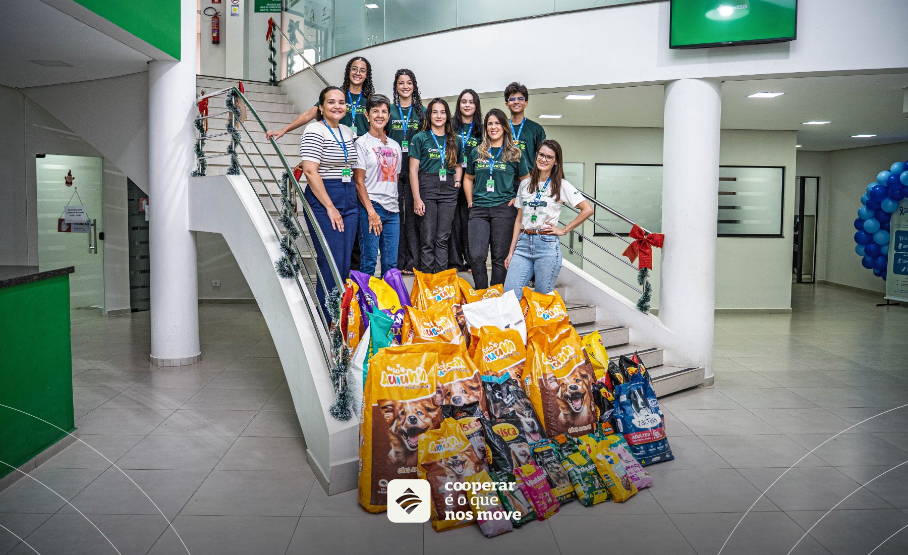 Projeto liderado por jovens do CrediSIS arrecada mais de 400 quilos de ração