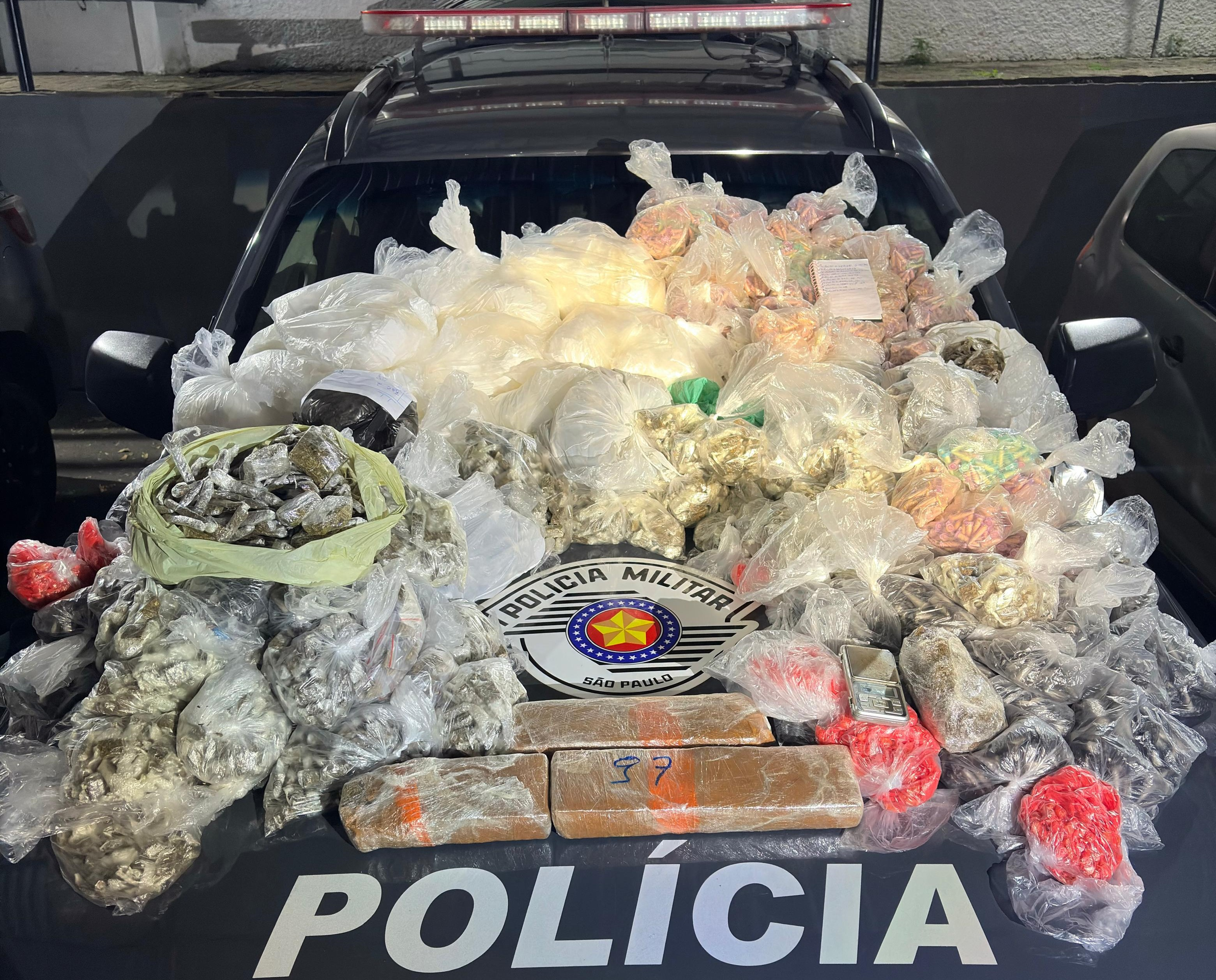 Polícia encontra quase 40 quilos de drogas com dois jovens de 19 anos, em São José dos Campos