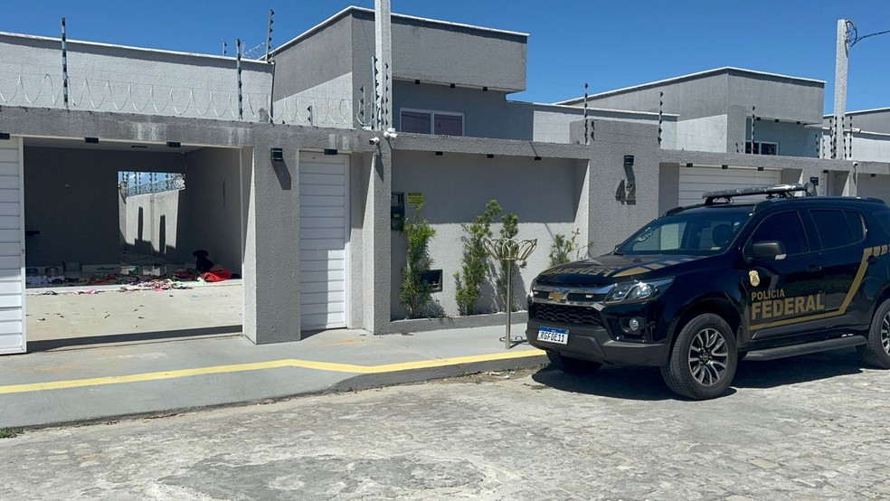 Polícia Federal cumpriu mandados de busca e apreensão em Extremoz — Foto: Sérgio Henrique Santos/Inter TV Cabugi