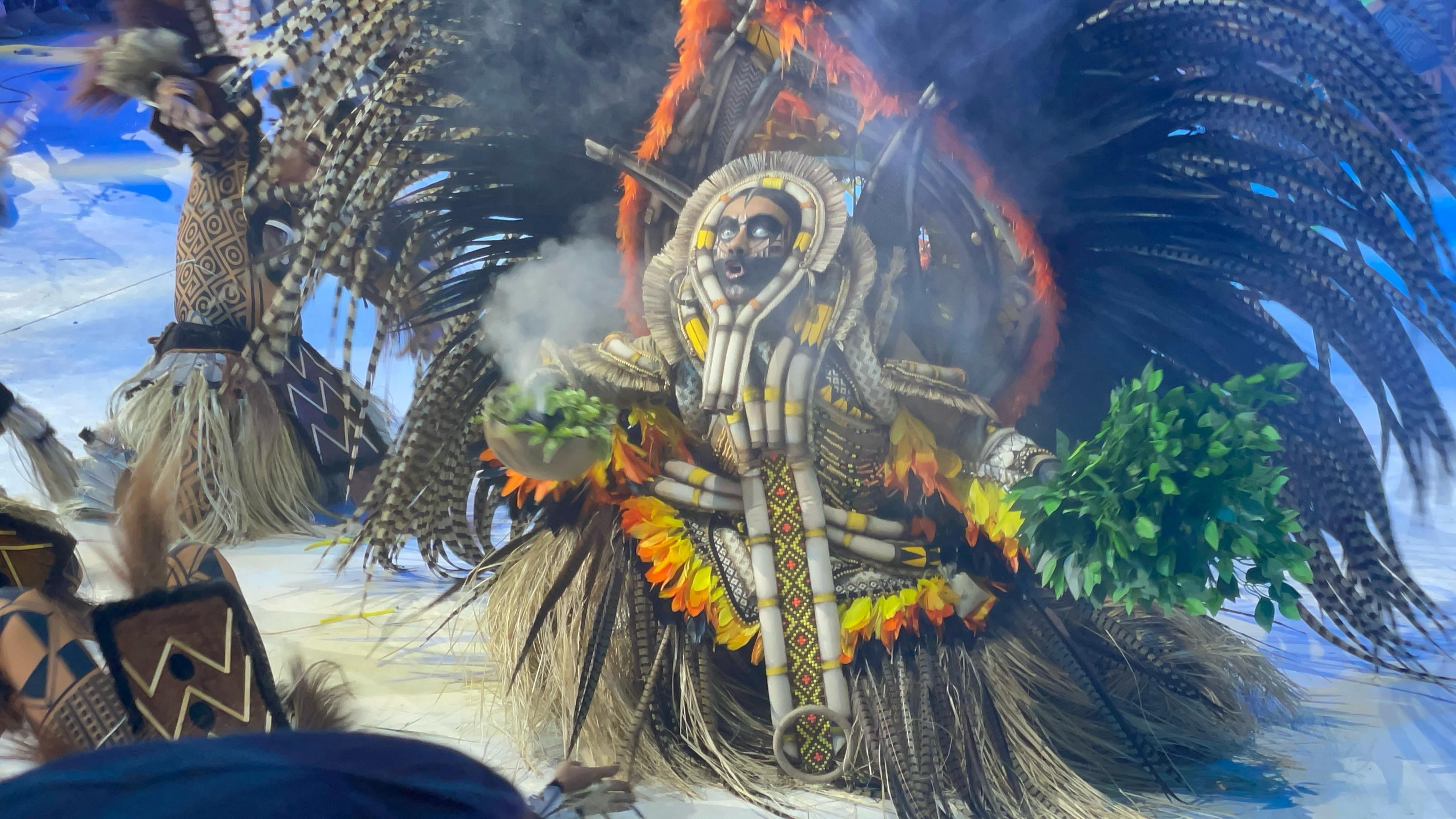 Festival de Parintins 2025: pajé do Caprichoso faz rito de retomada dos espíritos Munduruku