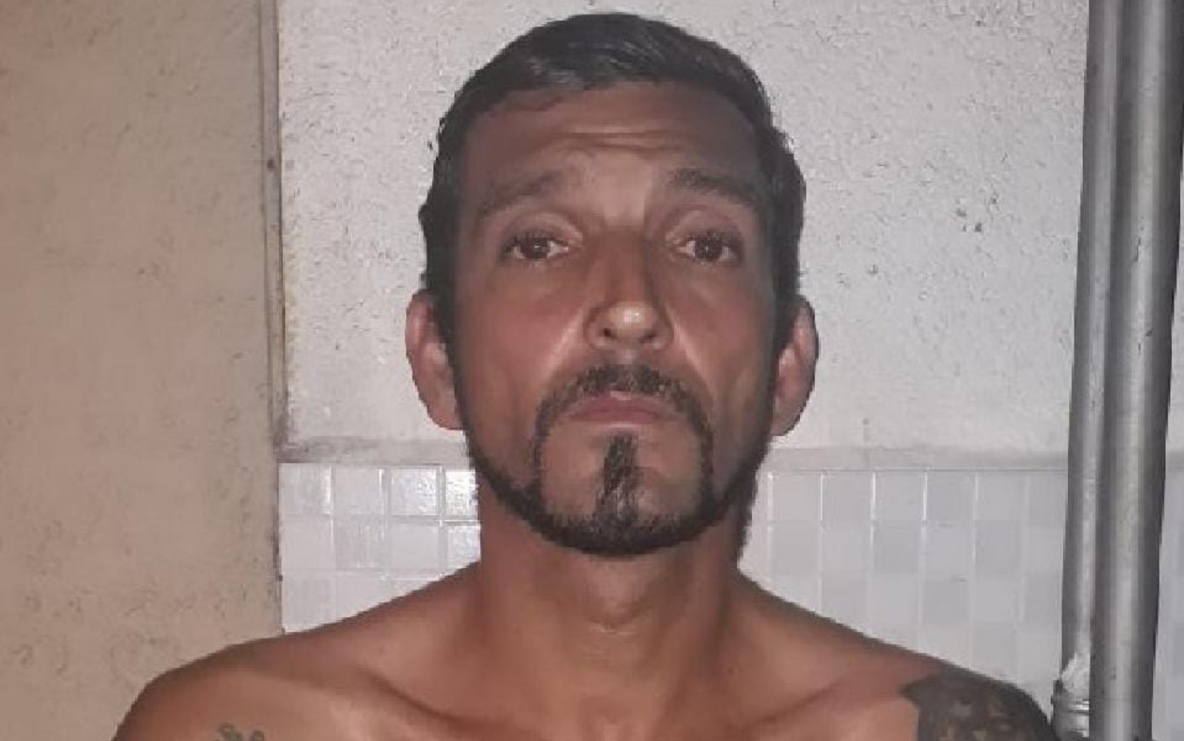 Homem em situação de rua é encontrado morto em ginásio poliesportivo de Poços de Caldas com mais de 30 facadas