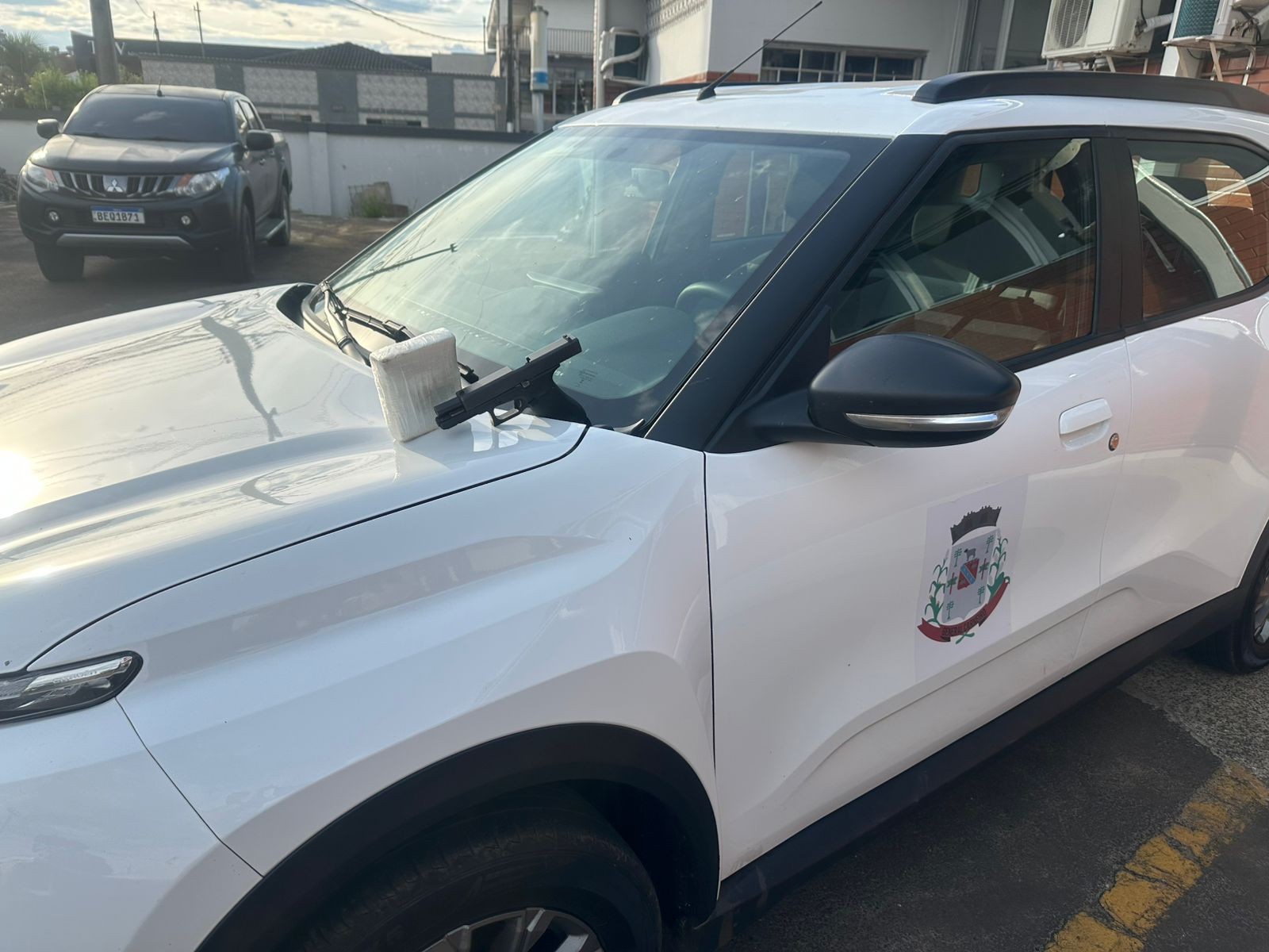 Funcionários de prefeitura do PR são flagrados usando veículo oficial para tráfico de drogas, diz polícia