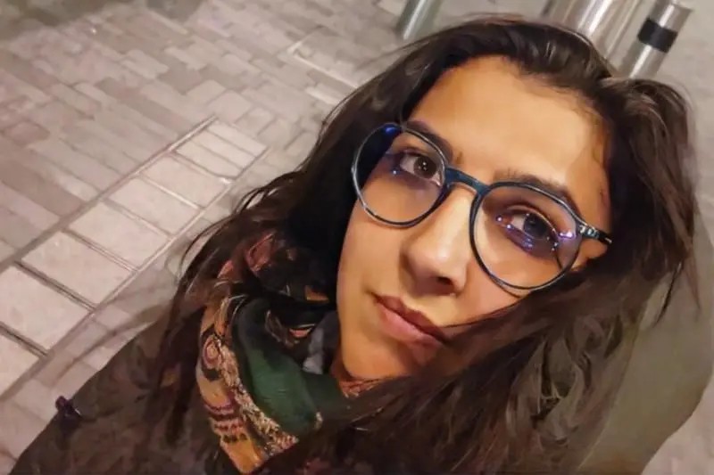 Brasileira desaparecida: Polícia inglesa orienta moradores a buscarem evidências em garagens e galpões onde Vitória pode ter se abrigado