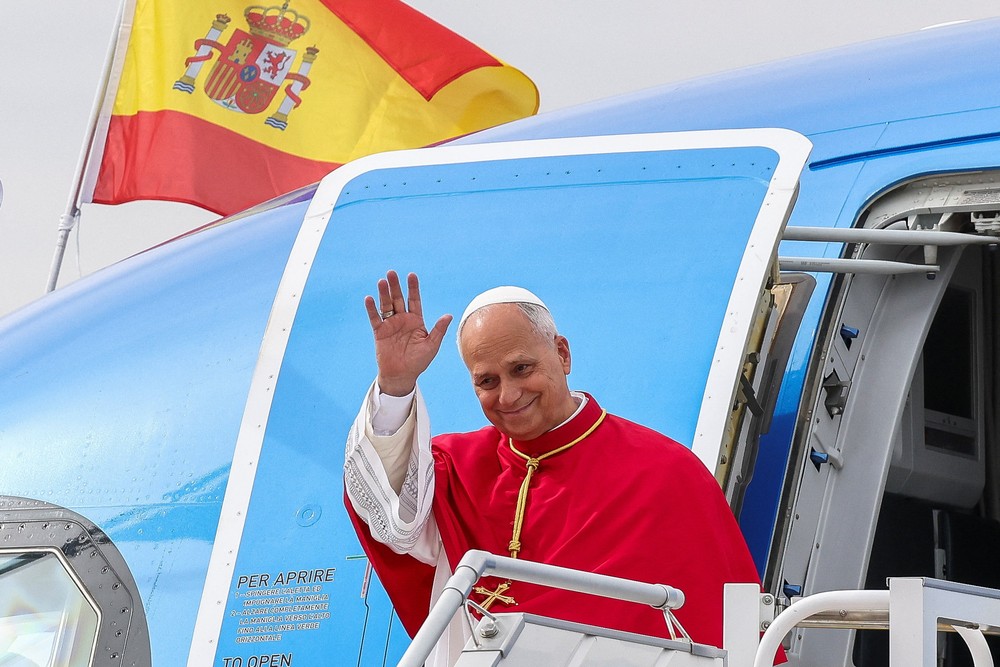 Papa Leão XIV pede fim de narrativas polarizantes ao iniciar visita oficial à Espanha