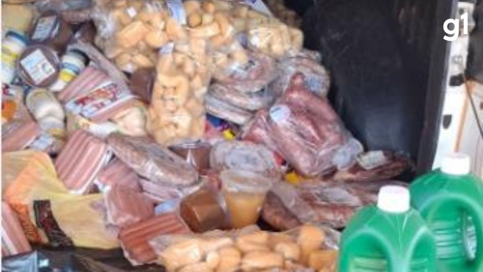 300 quilos de alimentos impróprios para consumo são apreendidos no RS — Foto: MPRS