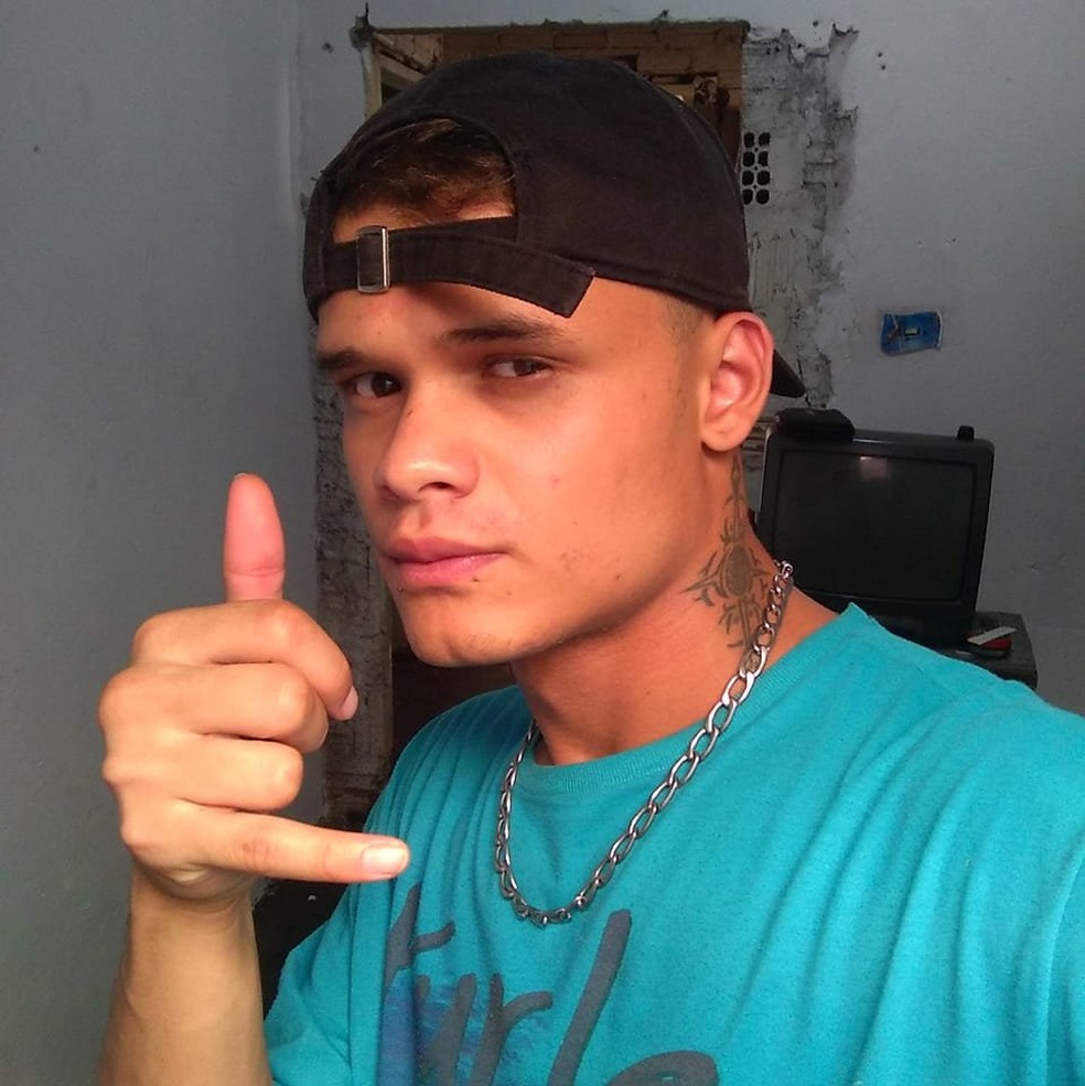 Kelvin Lucker, de 25 anos, estava nadando com amigos na pedreira 'Lagoa Azul', em Assis (SP), quando desapareceu — Foto: Facebook/Divulgação