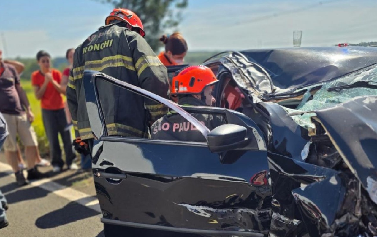 Acidente entre carro e caminhão deixa três feridos na Rodovia Marechal Rondon em Bauru