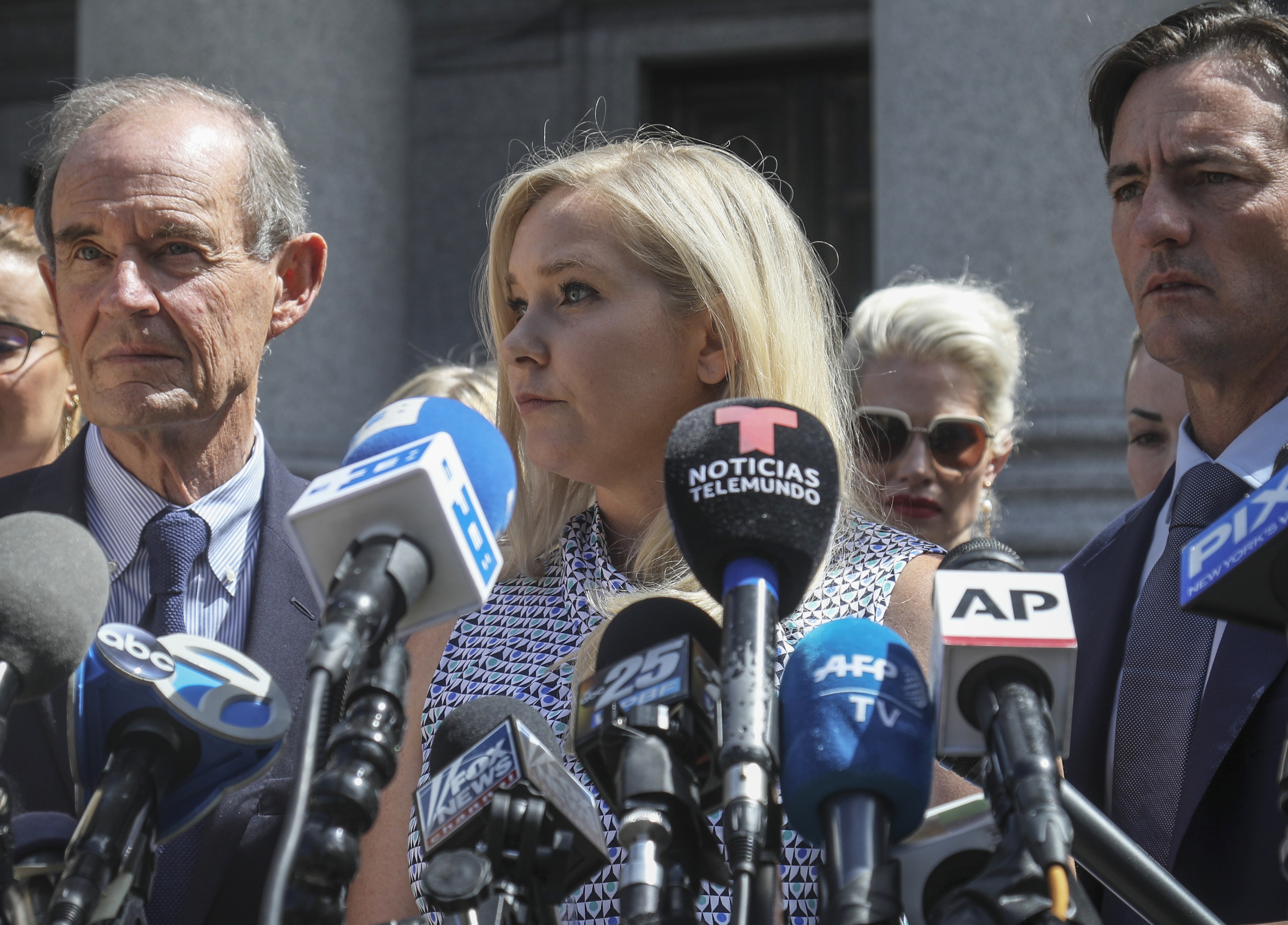 'Achei que morreria como escrava sexual': as memórias de Virginia Giuffre sobre quando sofreu abusos de Jeffrey Epstein