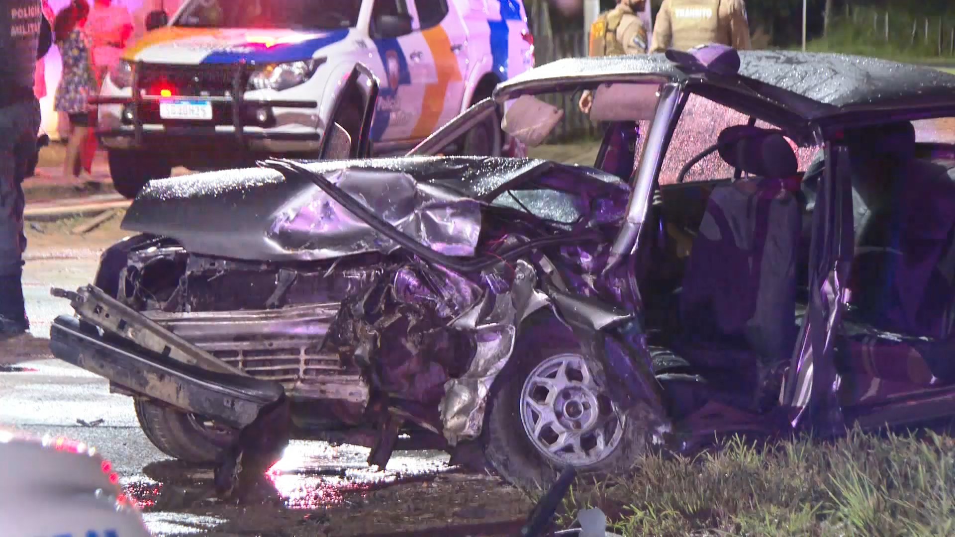 Motorista morre e criança de 8 anos fica ferida em acidente entre dois carros na Serra