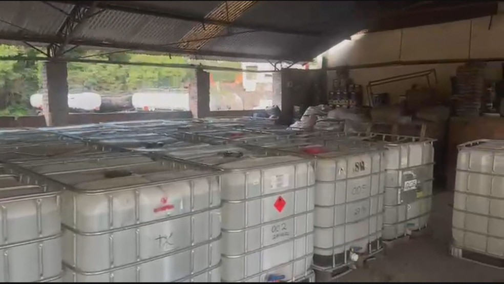 Galpão onde os combustíveis eram armazenados — Foto: Reprodução/TV Globo