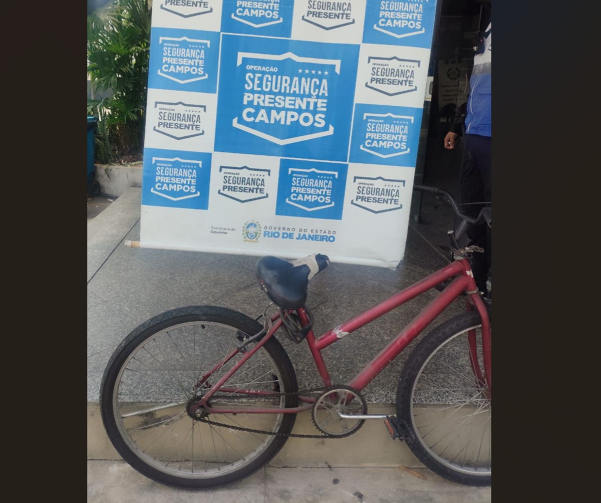 Foragido da Justiça é preso após furtar bicicleta e bater na viatura em Campos
