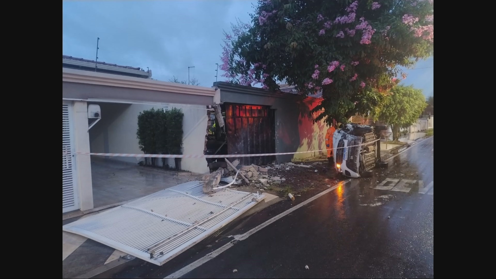 Uma pessoa morre e outra fica ferida em acidentes na Grande BH