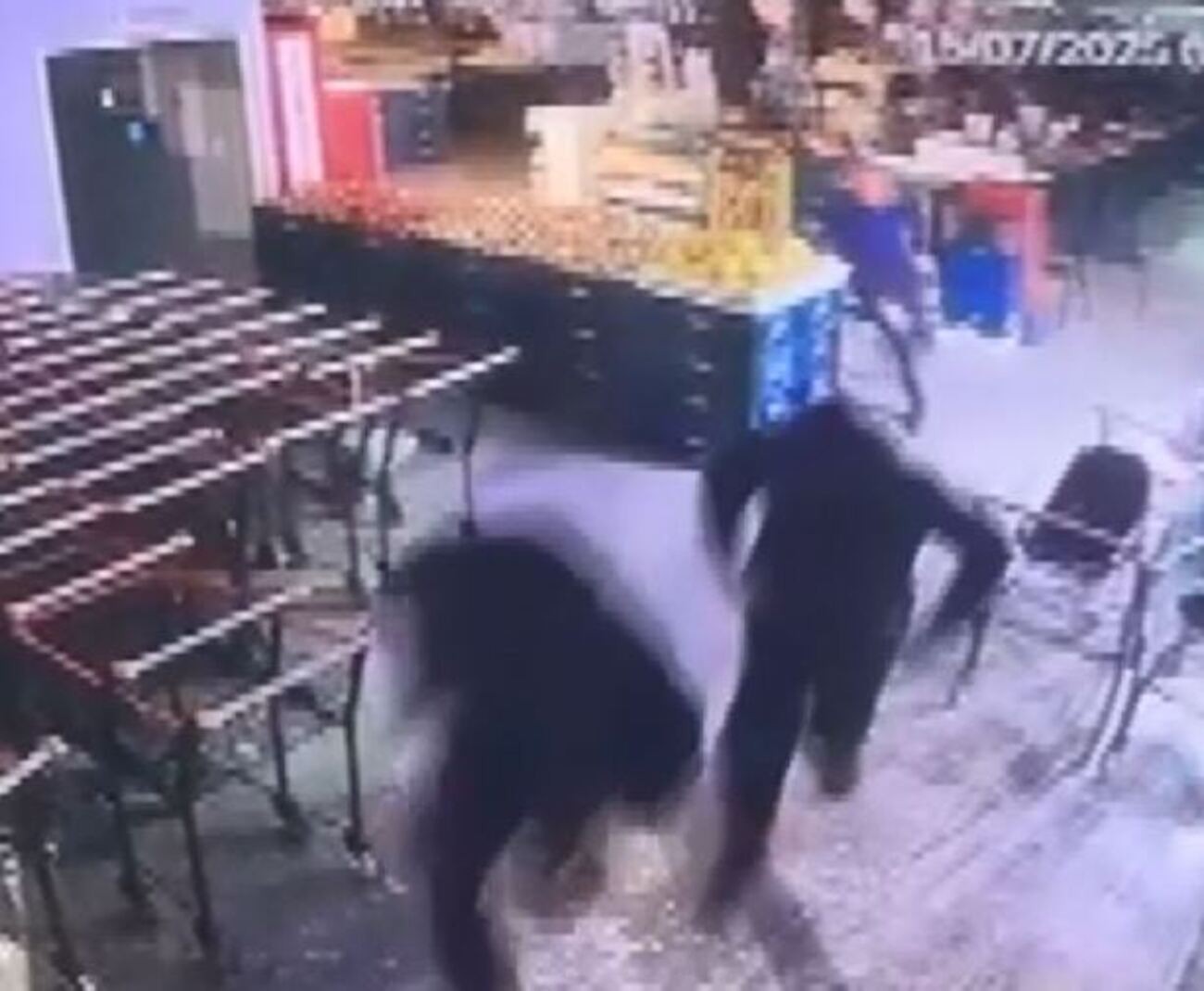 Criminosos tentam explodir caixa eletrônico em supermercado de Araraquara
