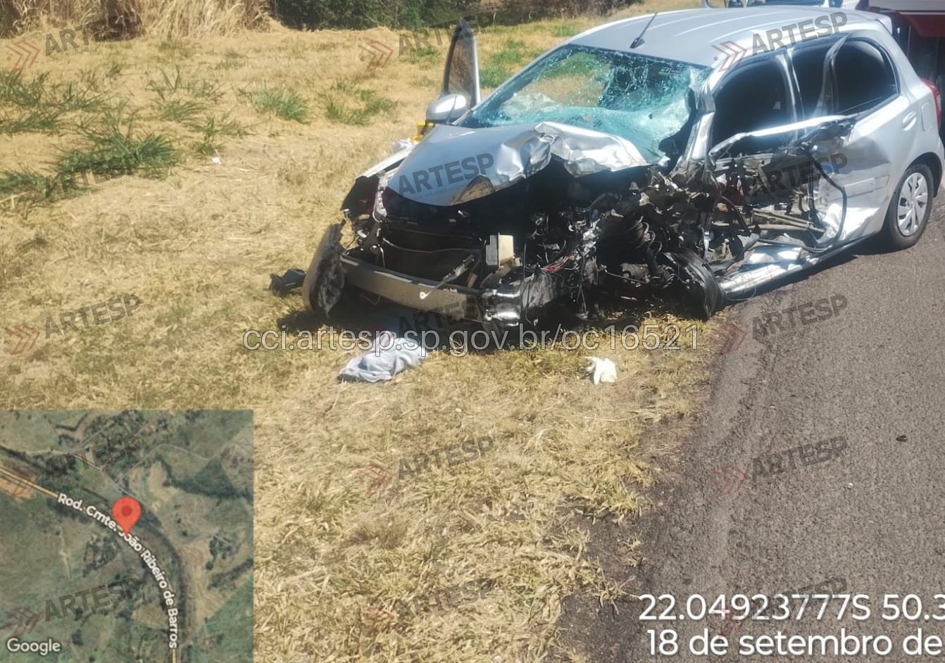 Carreta tomba e interdita via após ser atingida por carro em rodovia no interior de SP; uma pessoa morreu