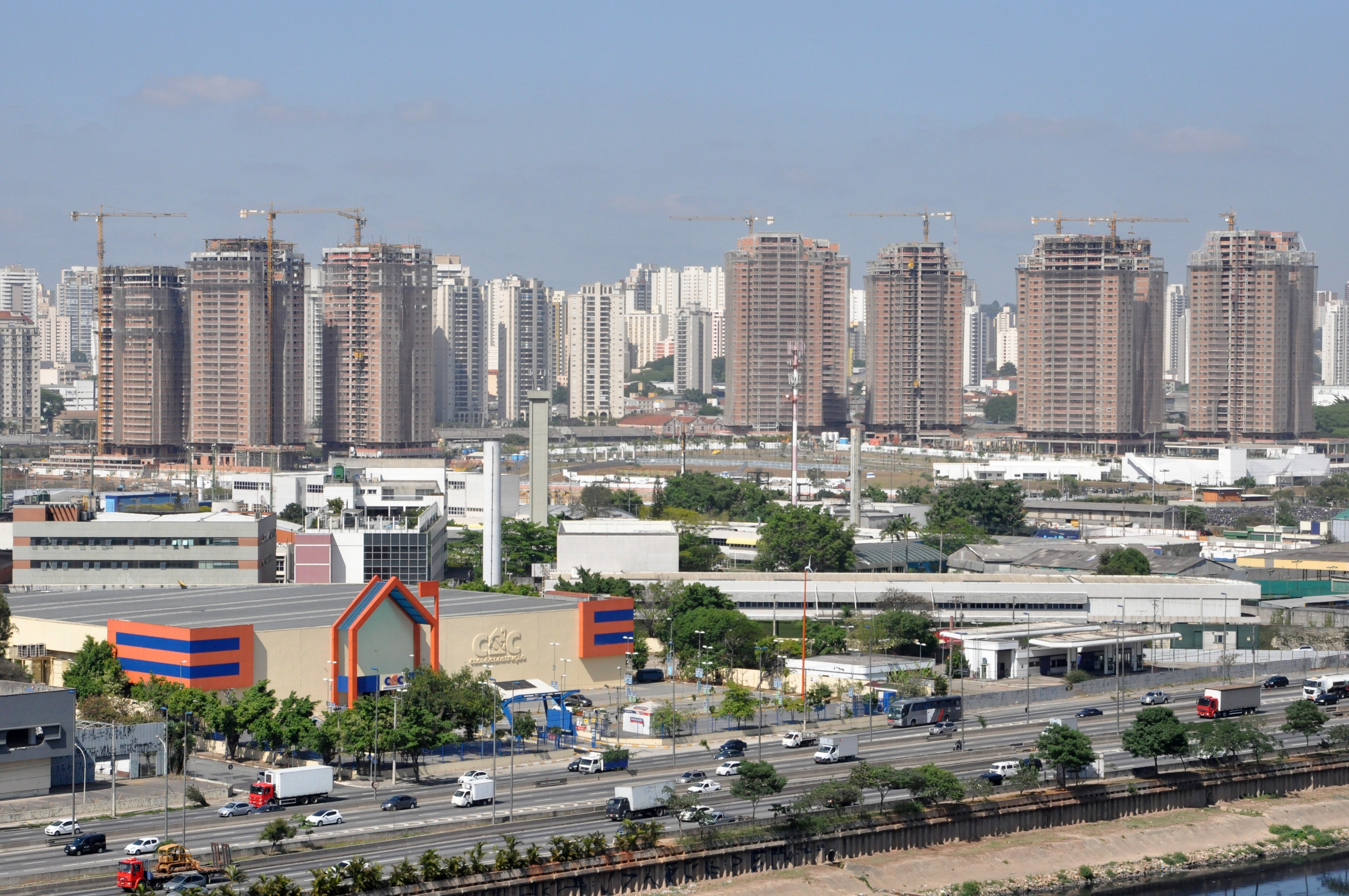 Cidade de São Paulo baterá recorde imobiliário histórico ao entregar mais de 800 condomínios em 2024, diz pesquisa