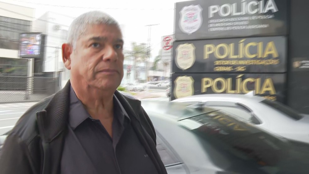 Milton Leite se entrega à polícia — Foto: Reprodução/TV Globo