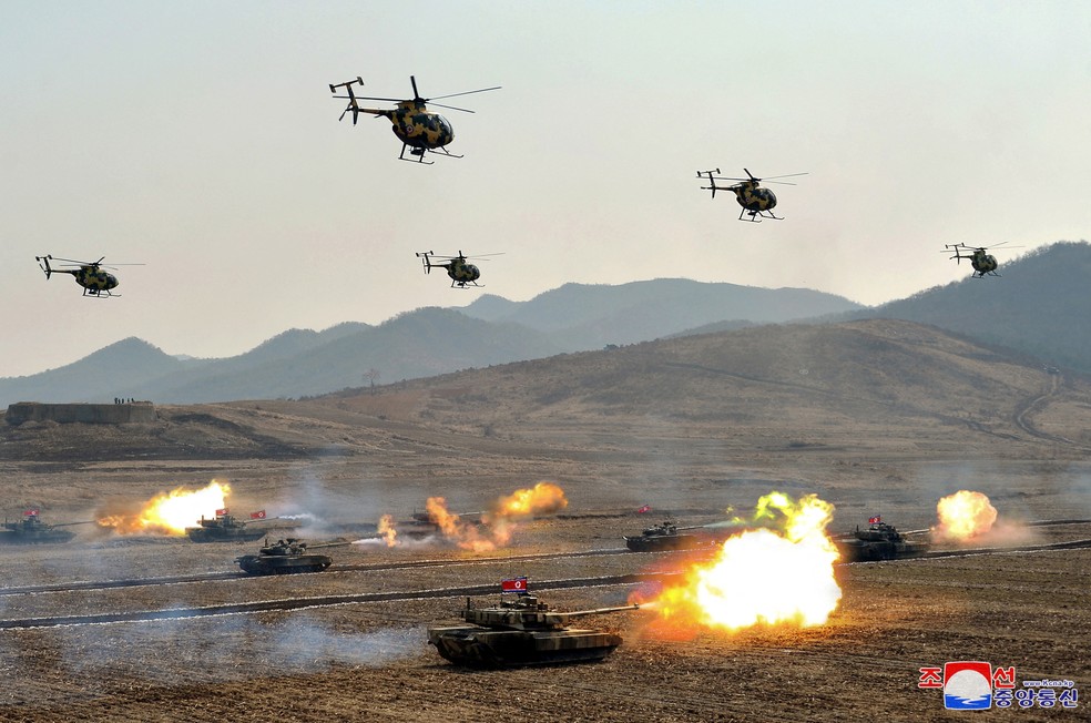 Coreia do Norte simulou uma batalha para testar equipamentos de guerra — Foto: KCNA via Reuters