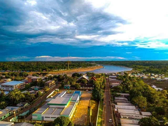 Alunos indígenas enfrentam salas sem cadeiras e merenda no interior do Amazonas, diz MPF