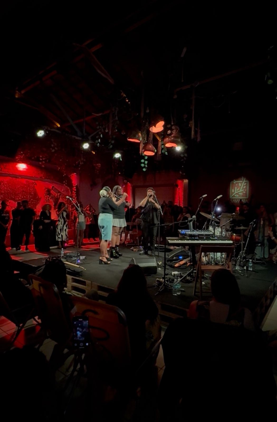 Entre o mistério e a música: Sarau Secreto faz edição no Rio e reúne artistas que passam pelo jazz, MPB, samba e gospel