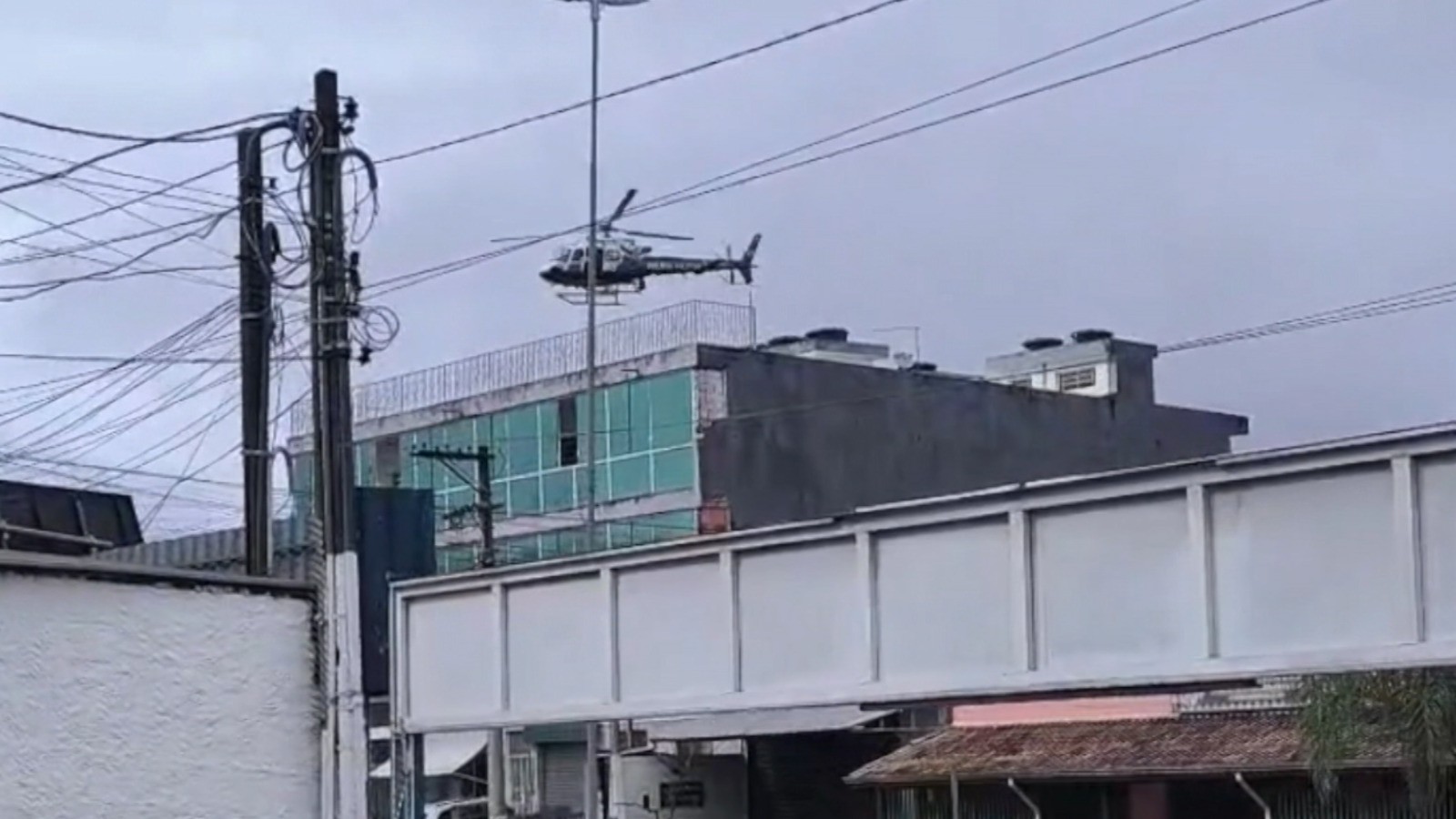 Polícia procura suspeito de roubo de carro com apoio do Águia em Mogi das Cruzes