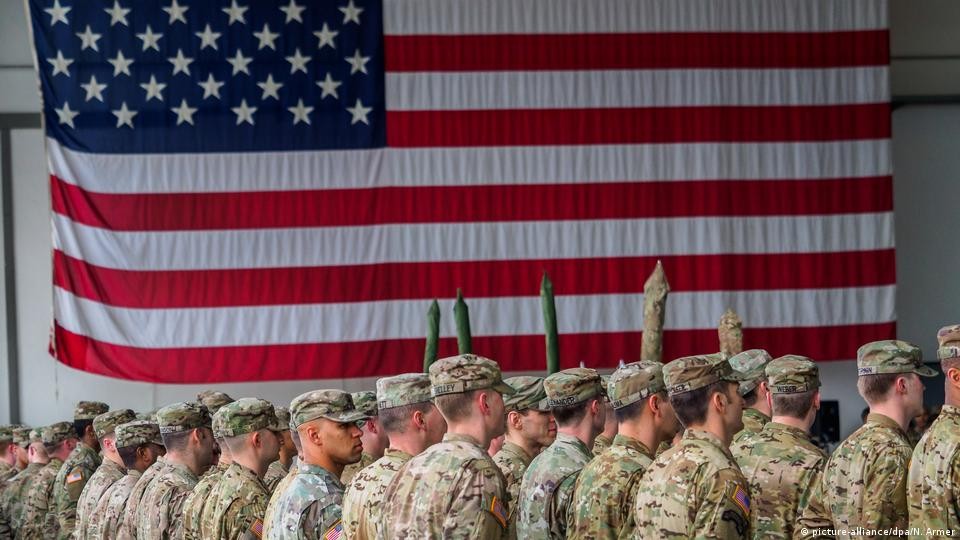 Fim da exigência de vacina para militares dissemina grave surto de gripe em base aérea dos EUA