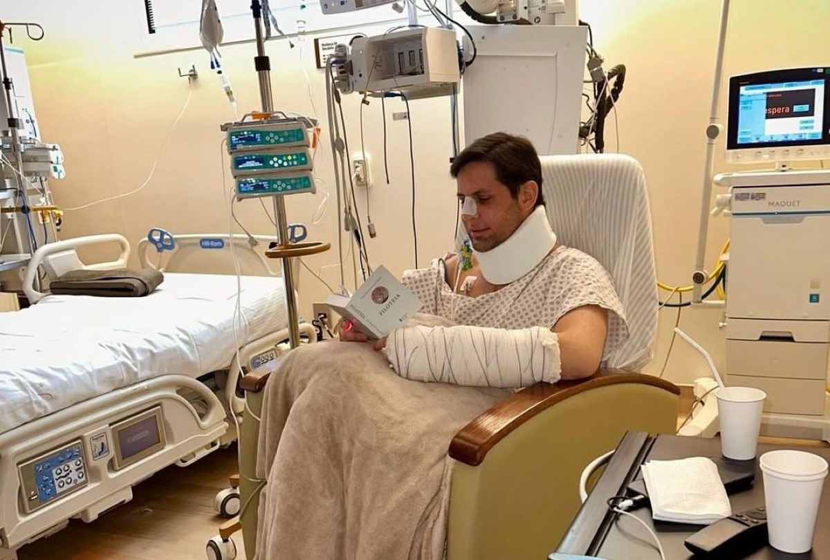 Ex-deputado Rafael Motta compartilha primeira foto da recuperação após acidente de kitesurfe