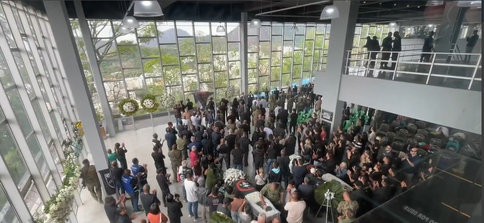 'Resposta será dada a altura desses heróis', diz secretário da PM em velório de sargento morto em megaoperação