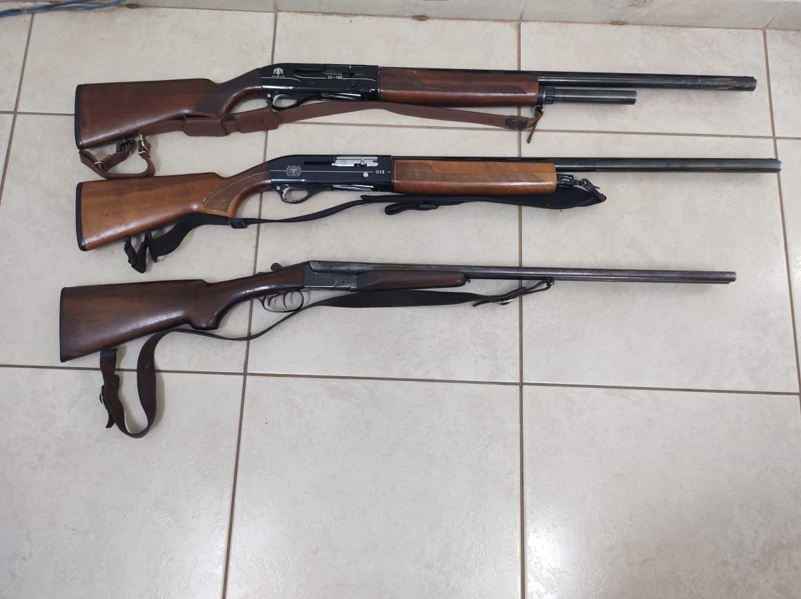 Fiscalização apreende três espingardas e multa idoso de 65 anos, em Anhumas