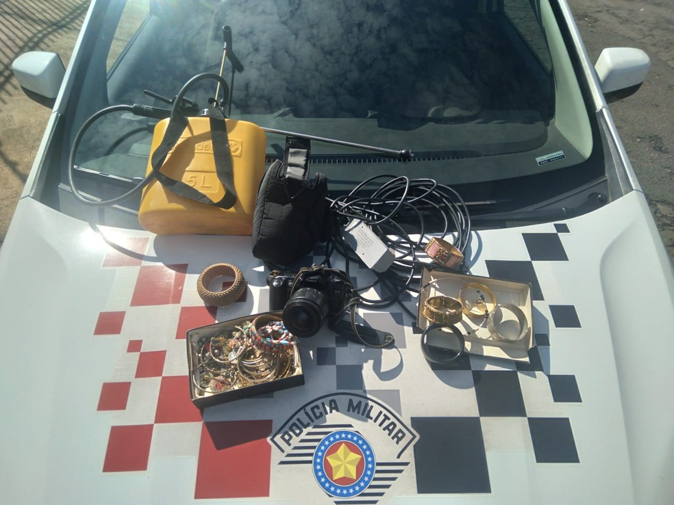 Homens foram presos por furtarem itens em Osvaldo Cruz (SP) — Foto: Polícia Militar