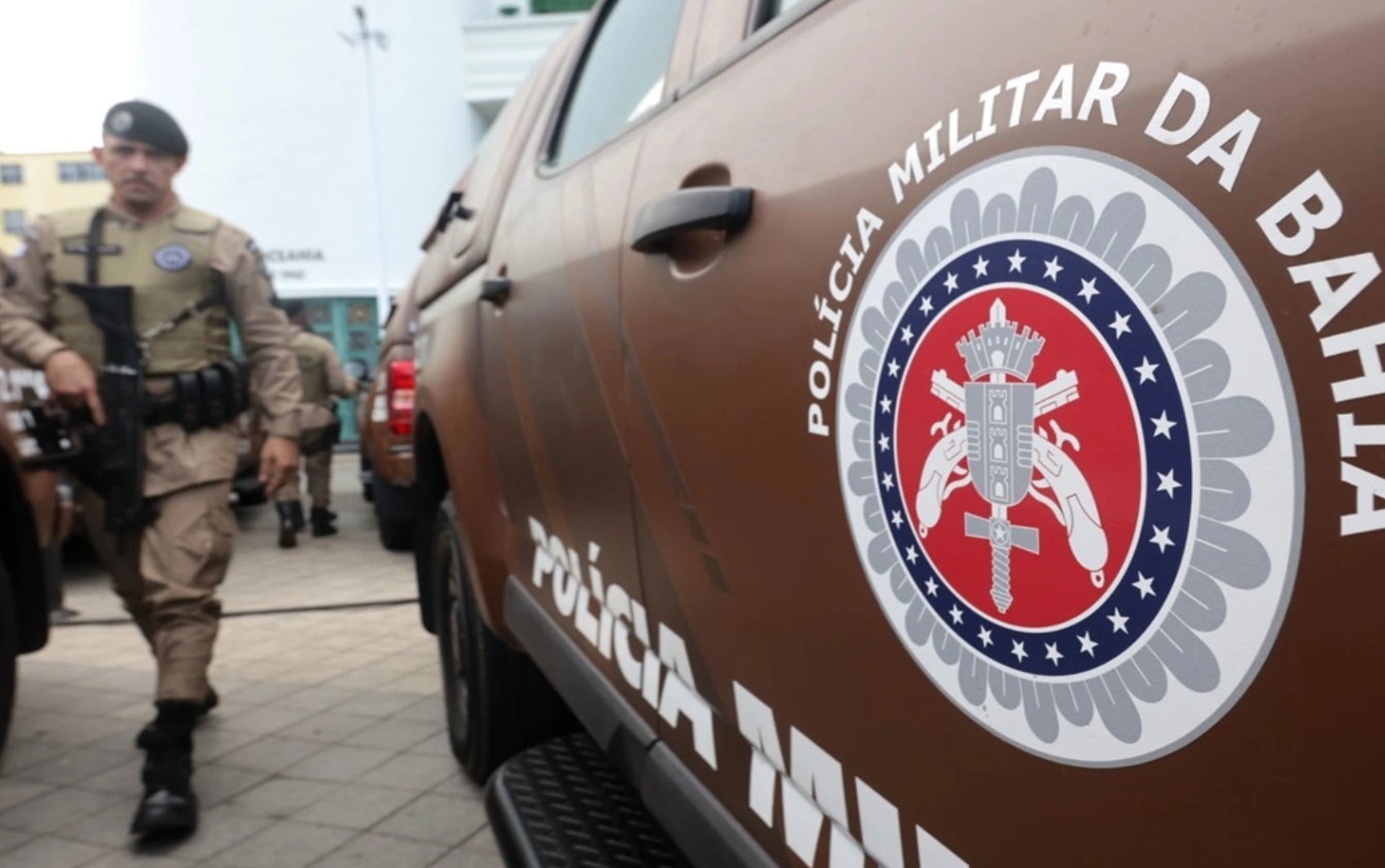 Homem fica ferido após ser esfaqueado em bar na Bahia; ex-companheira é suspeita