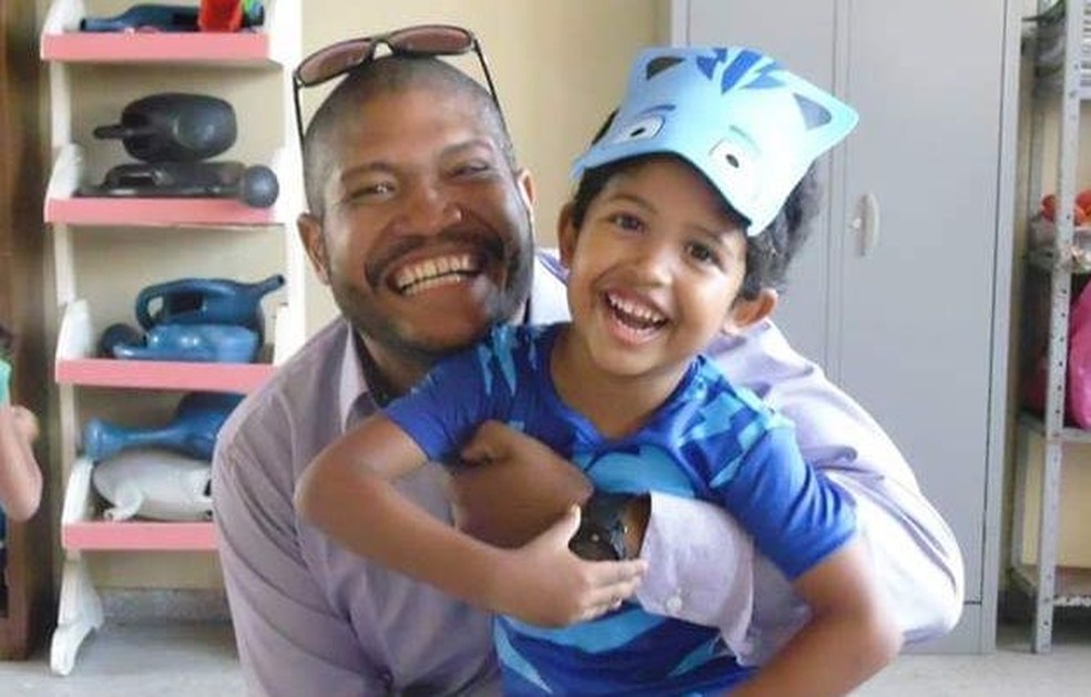 Bruno e o filho, Caio Pedron na escola onde o garoto estuda — Foto: Arquivo pessoal