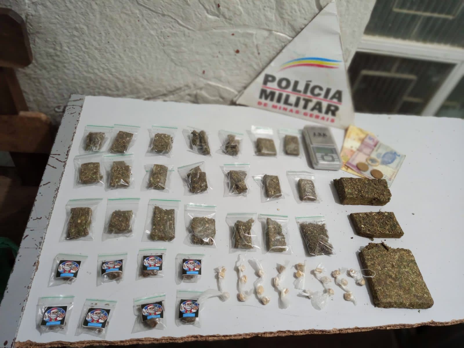 Polícia apreende maconha e cocaína durante operação em Montes Claros