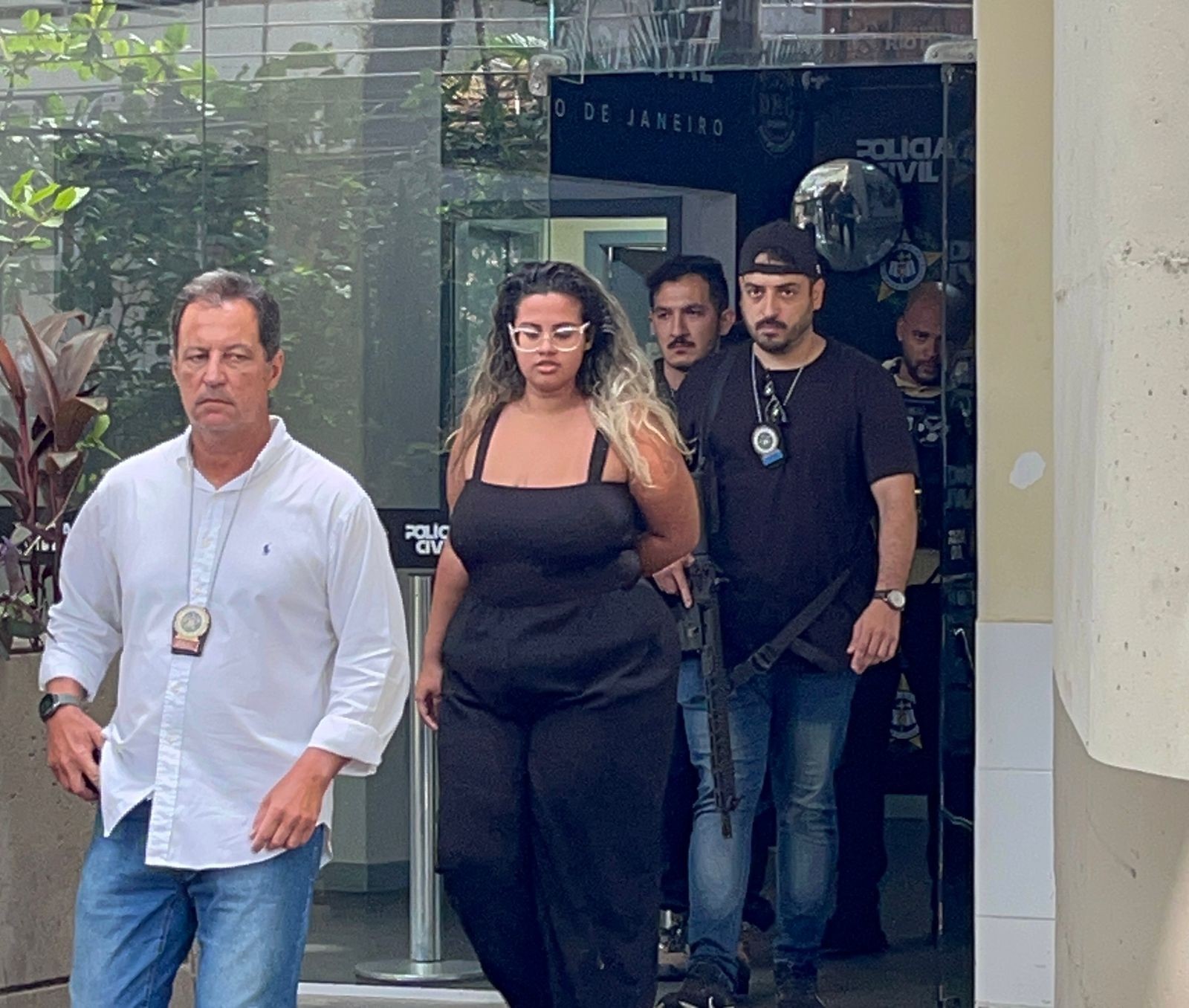 Mandante de assassinato de jovem em Sepetiba é transferida para presídio