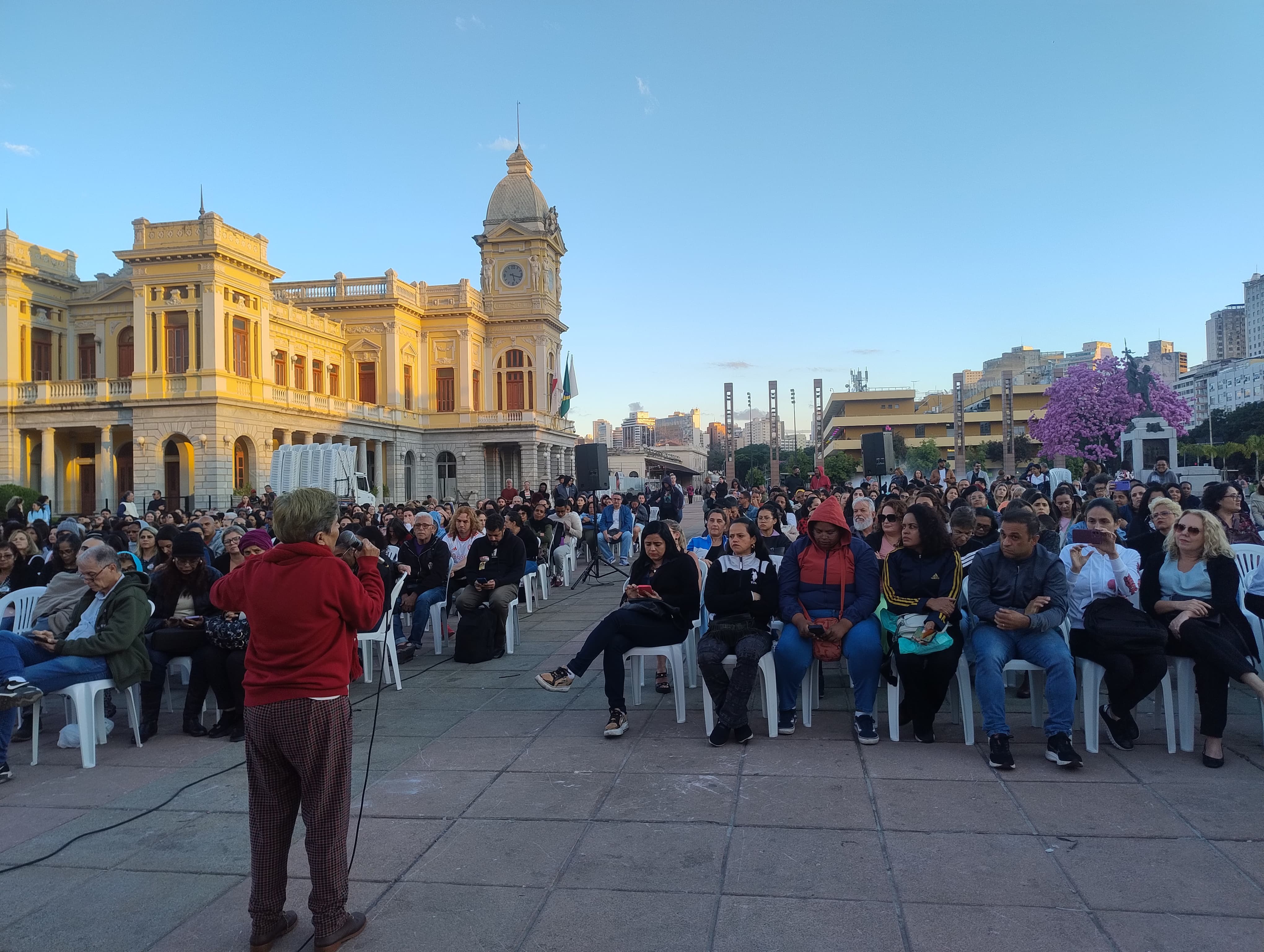 Professores de BH encerram greve após 29 dias