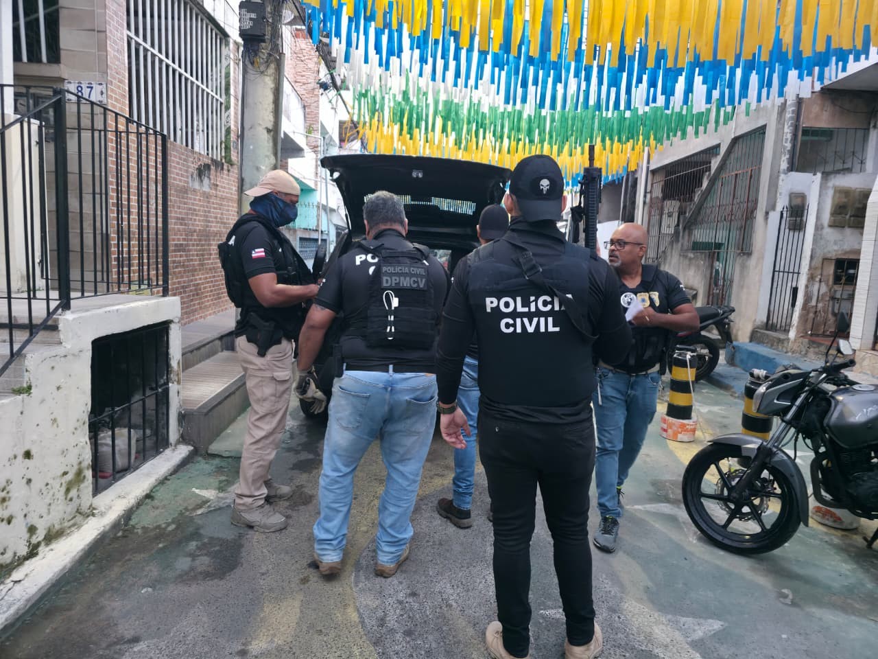 Trio é preso suspeito de aplicar golpe da falsa carta premiada contra idosos na Bahia