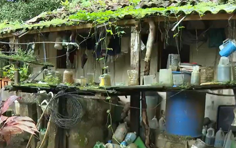 Idoso foi encontrado em condições degradantes — Foto: TV Bahia