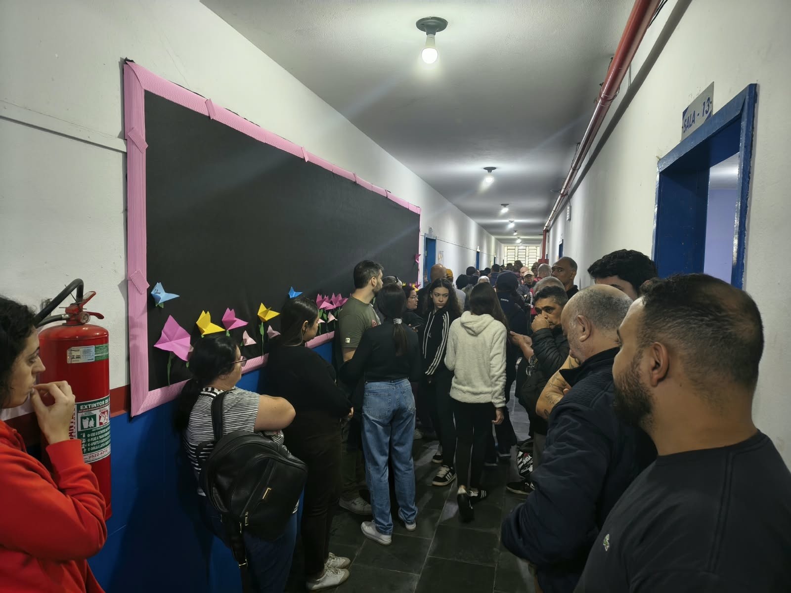 Eleições 2026: Muitos eleitores deixaram para votar depois do almoço