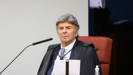 É #FAKE que Luiz Fux seja o único 'concursado' a ter virado ministro do STF - Entre os 11 atuais integrantes da Corte, oito tiveram cargos 'concursados' (como juiz, promotor, procurador e advogado da União). Constituição Federal não obriga que o indicado tenha experiência em carreira pública; saiba quais são os requisitos.