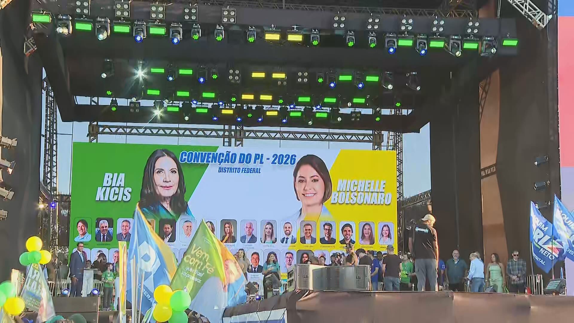 PL oficializa candidaturas ao Senado de Michelle e Bia Kicis; convenção teve presença de Flávio
