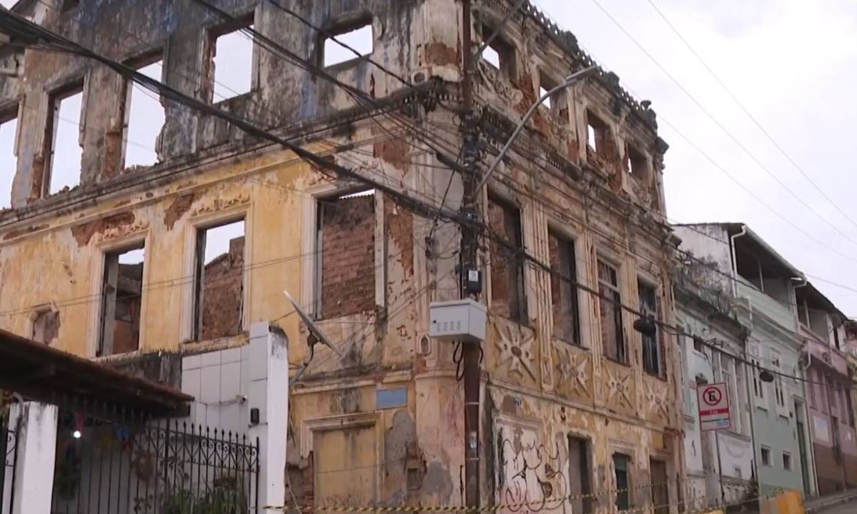 Risco de desabamento em casarões provoca interdição de ruas e muda itinerários de ônibus em Salvador