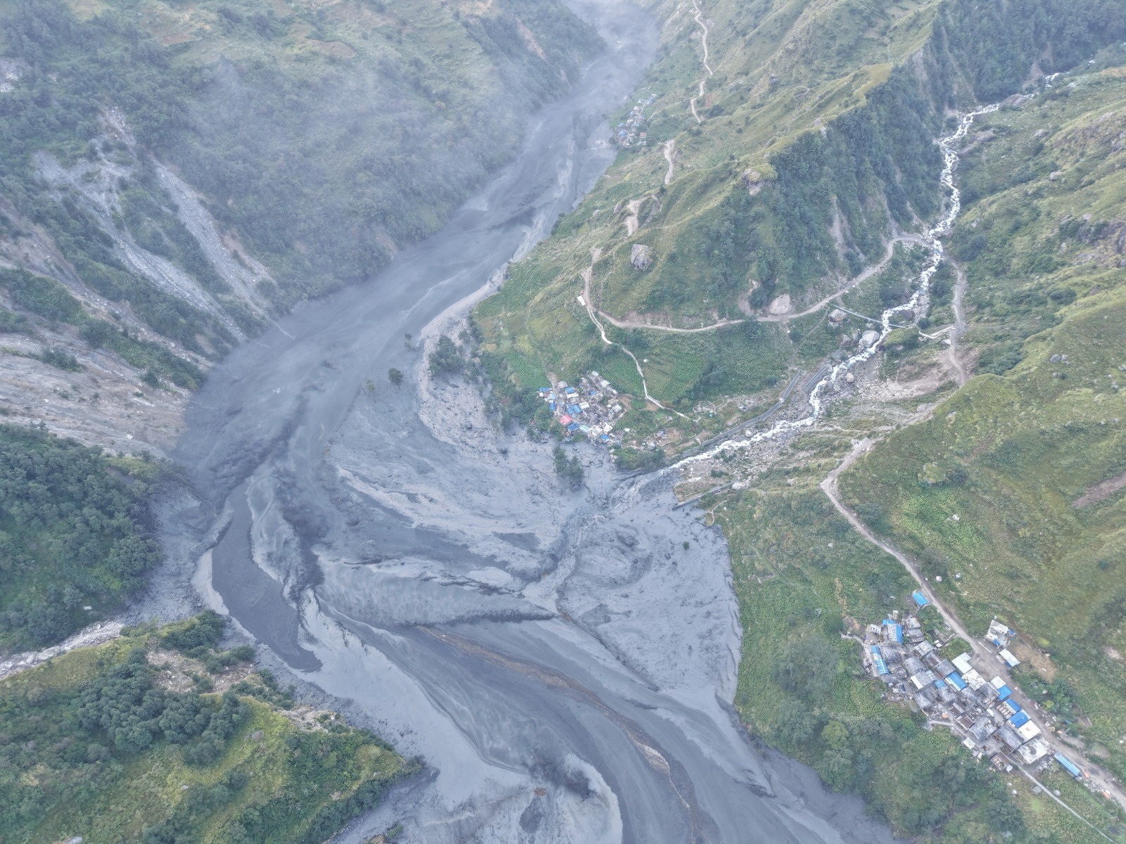 Enchente deixa mais de 100 estrangeiros ilhados no Nepal