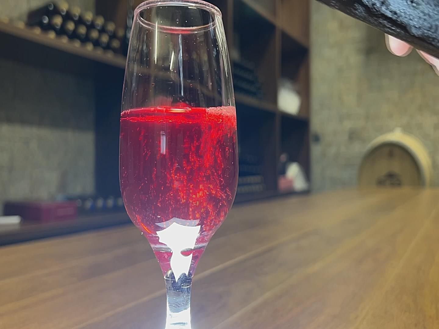 Produtores de uva aproveitam parte da colheita para fazer suco