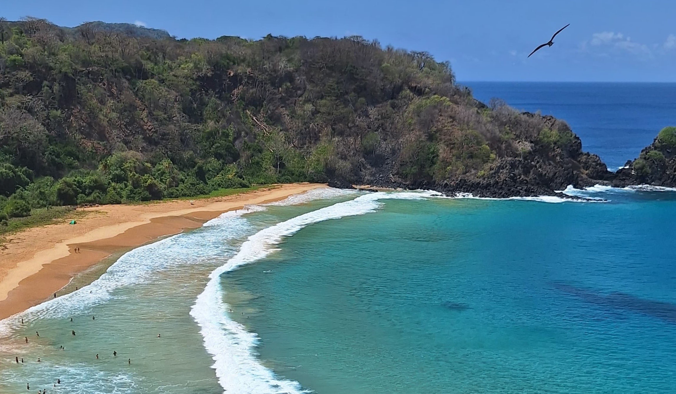 Praias do Parque Nacional de Fernando de Noronha estão sem guarda-vidas